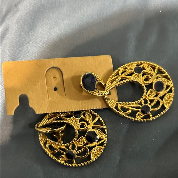 Elegant Gold and Black Hoop Earrings 10 total pierced earrings. New - Picture 9 of 10